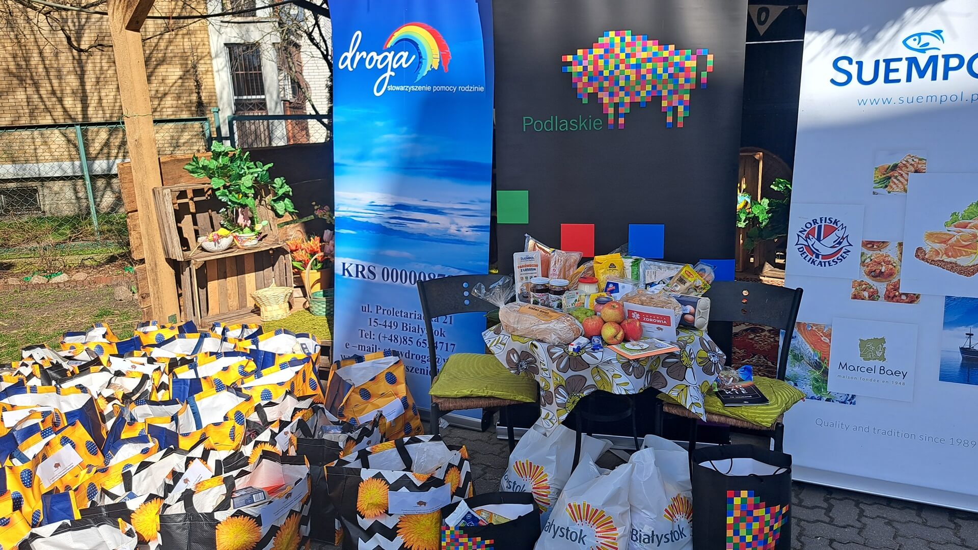 Stowarzyszenie "Droga" rozdało paczki przed świętami