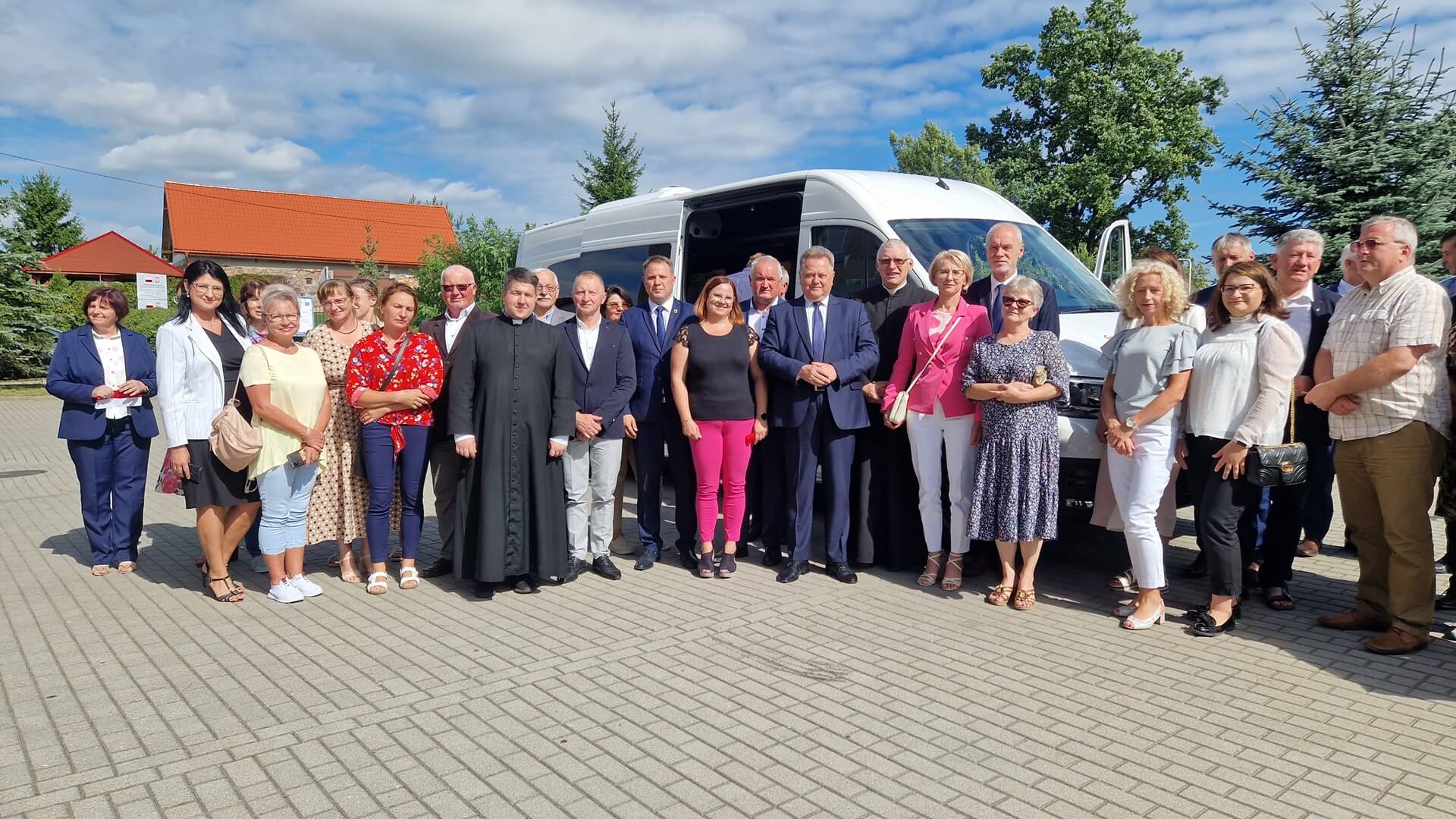 Do gminy Filipów trafił nowy bus przystosowany do przewozów dzieci z niepełnosprawnościami