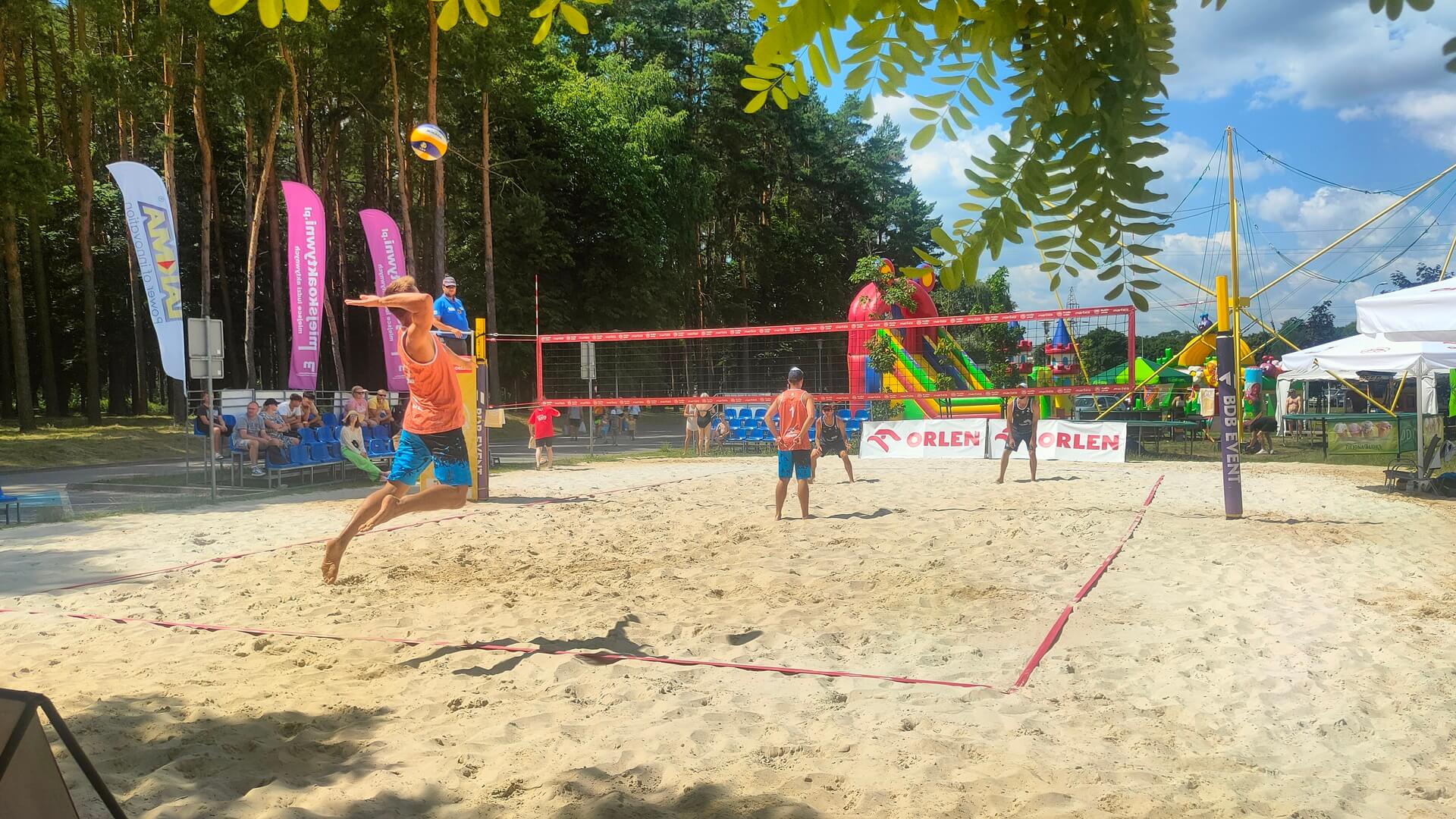 Siatkarze plażowi walczą na Dojlidach