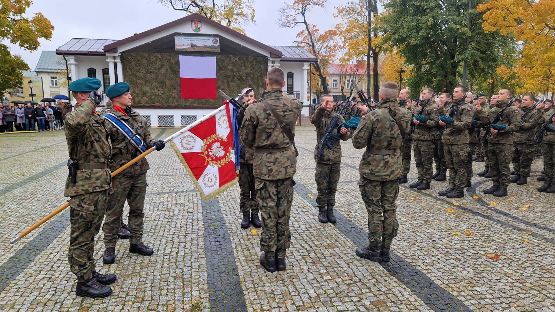 Żołnierze dobrowolnej zasadniczej służby wojskowej złożyli w Suwałkach przysięgę