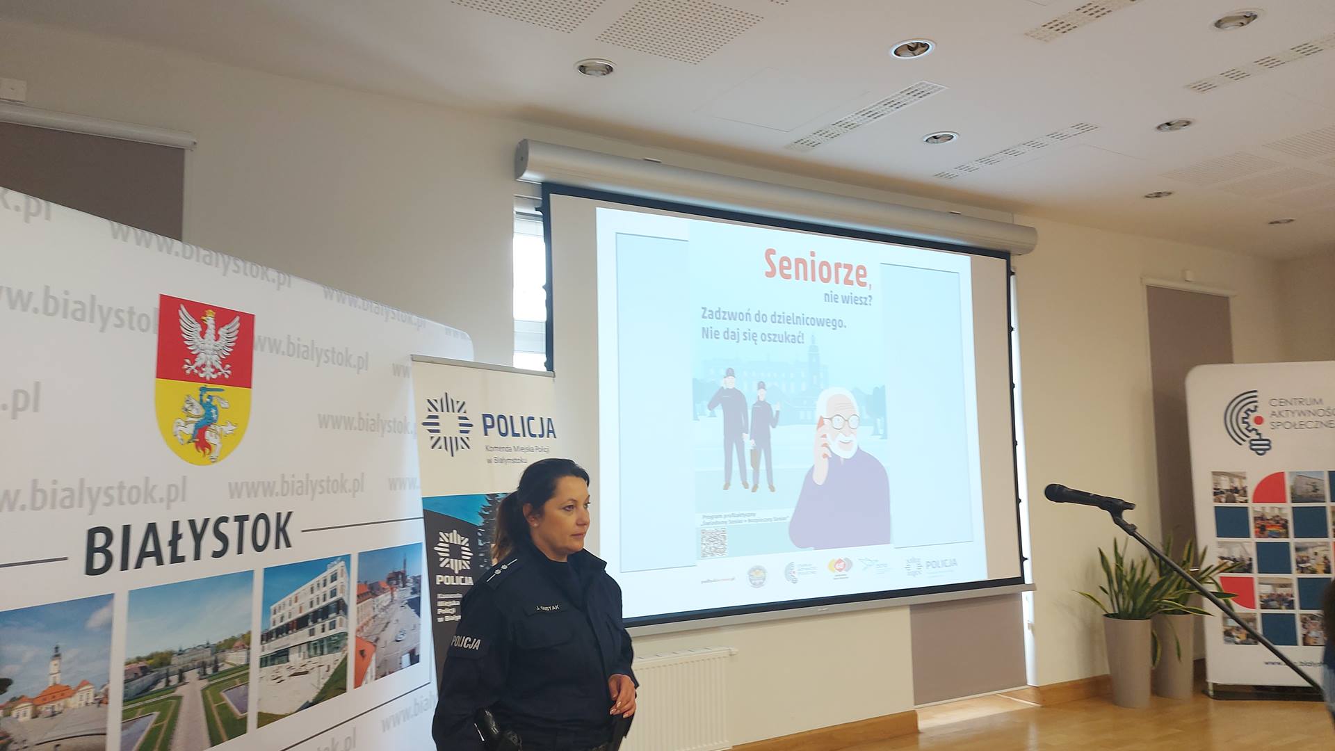 Akcja "Seniorze, nie wiesz? Zadzwoń do dzielnicowego. Nie daj się oszukać!”