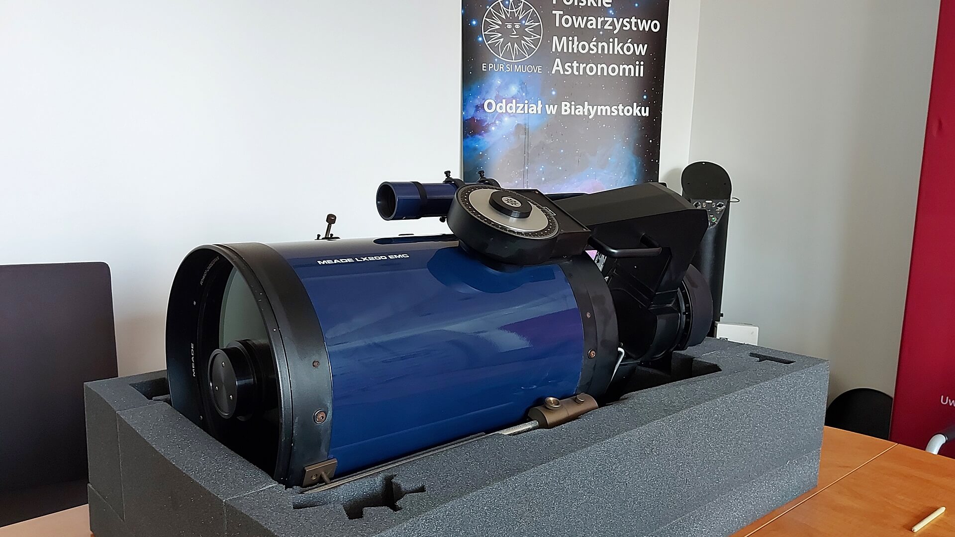 Uczniowie VII LO w Białymstoku dostali teleskop z Uniwersytetu w Białymstoku