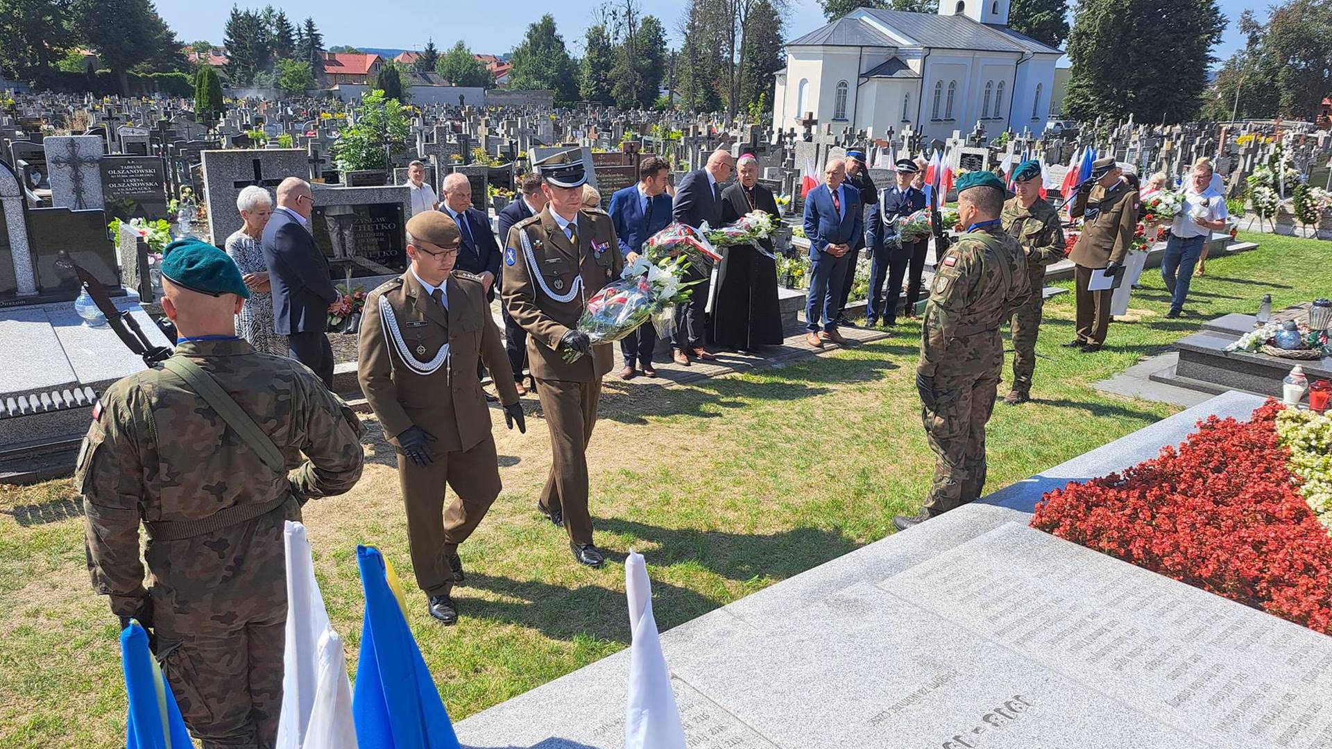 Uroczystości na zabytkowym cmentarzu w Łomży - była salwa honorowa i wspominanie zmarłych wojskowych