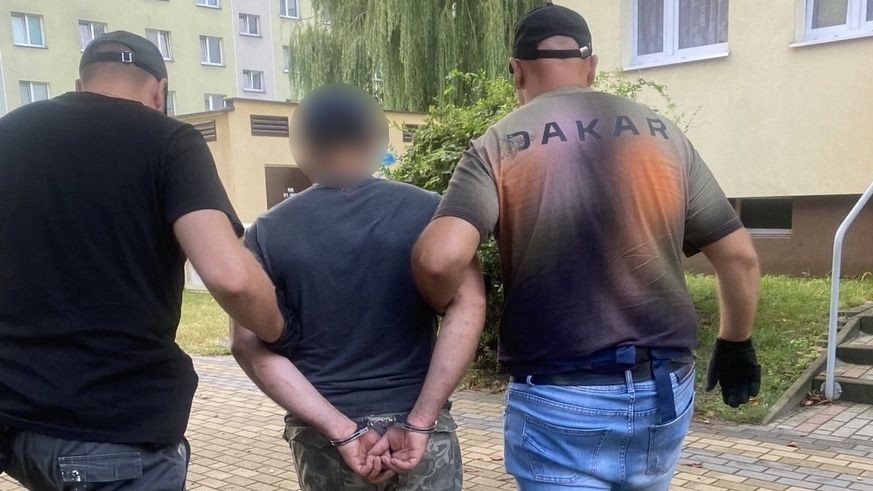 Policja zatrzymała skazanego za oszustwa, który ukrywał się 10 lat