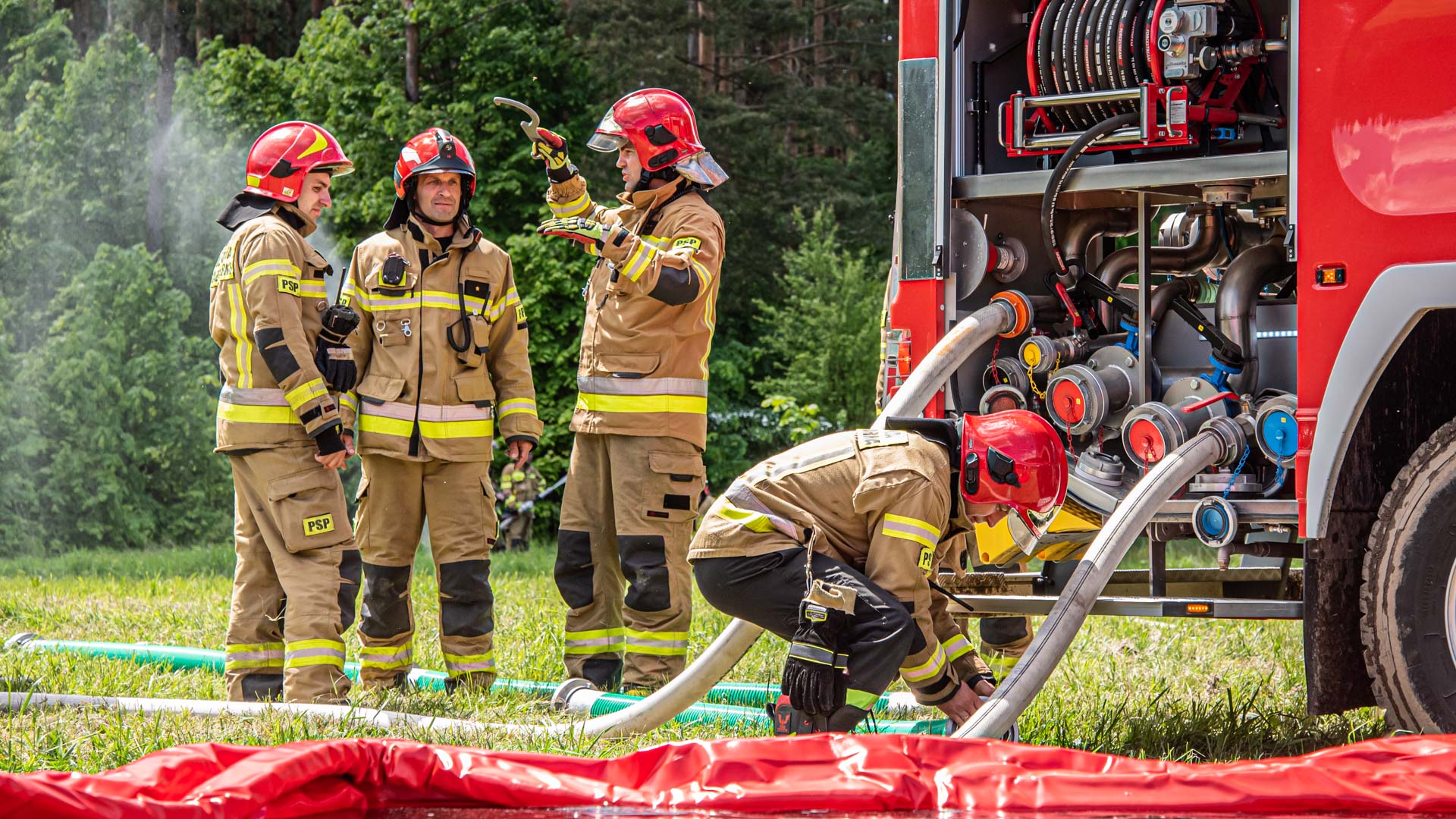 "Browsk 2022" - ok. 200 osób wzięło udział w ćwiczeniach w gaszeniu pożarów w Puszczy Białowieskiej [zdjęcia]