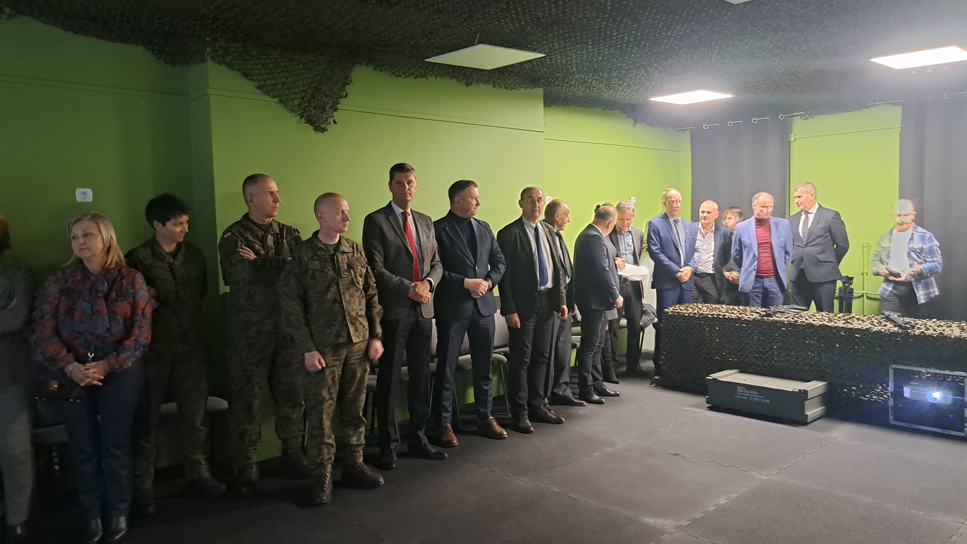 W Łapach otwarto wirtualną strzelnicę laserową