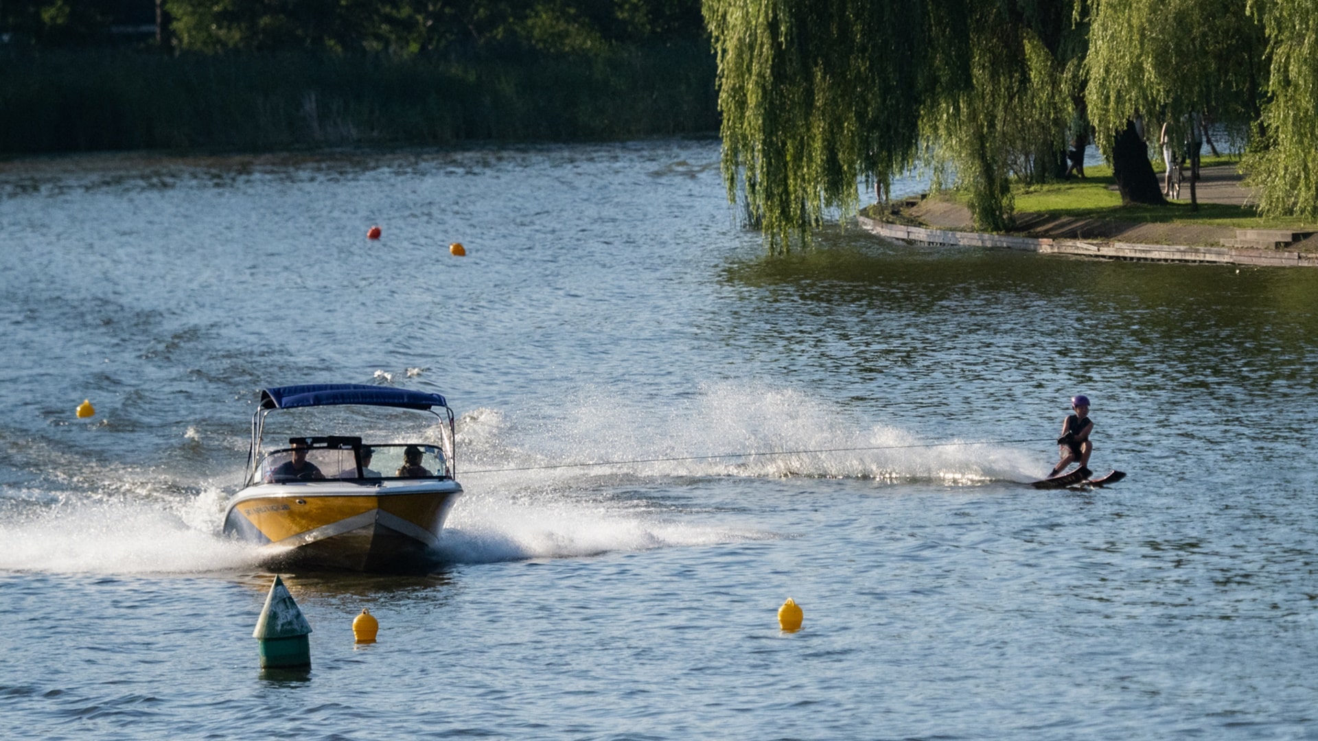 Augustowskie Centrum Sportu i Rekreacji kupiło kosztowną kładkę dla narciarzy wodnych i jej nie wykorzystuje