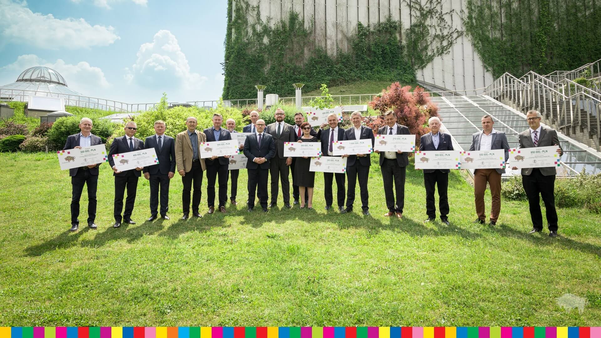 Kilkunastu samorządowców z województwa podlaskiego otrzymało symboliczne czeki