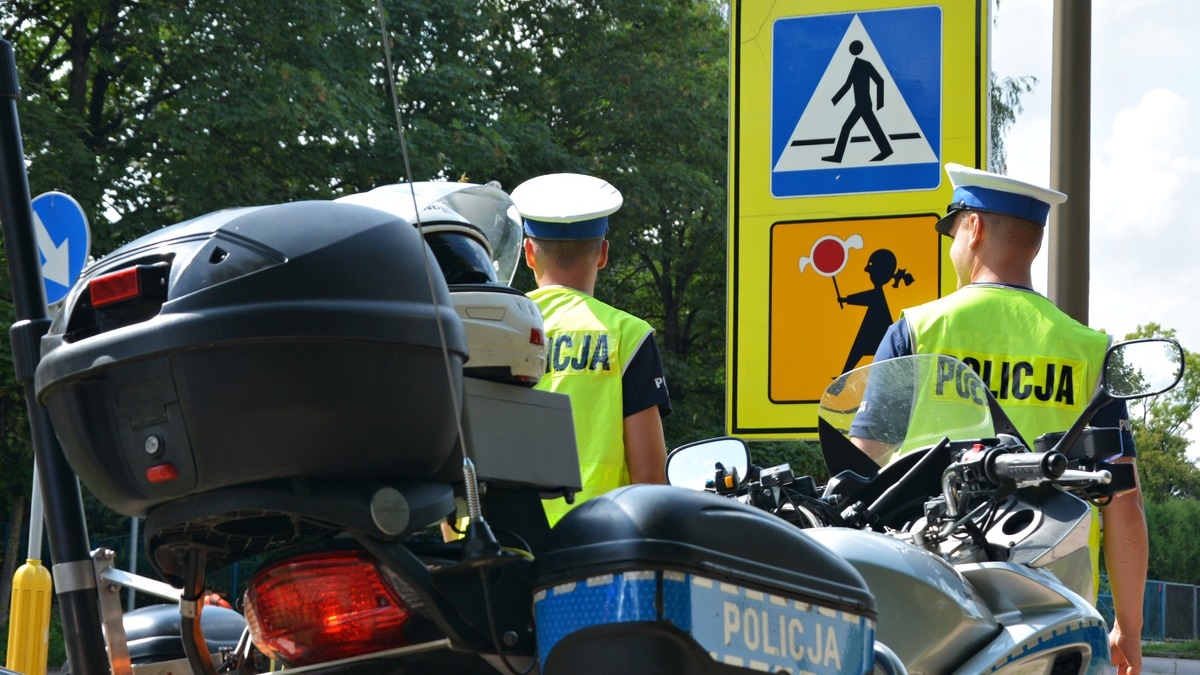"Bezpieczna Droga do Szkoły" - pod taką nazwą podlascy policjanci prowadzą działania informacyjno-edukacyjne