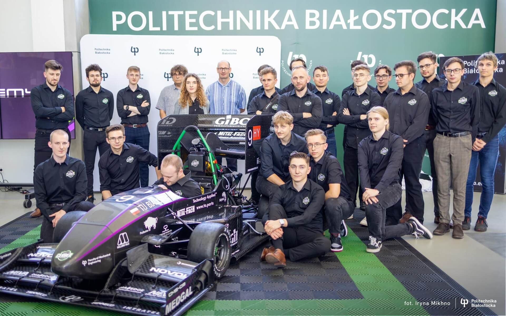 Studenci Politechniki Białostockiej stworzyli swój pierwszy bolid z napędem hybrydowym