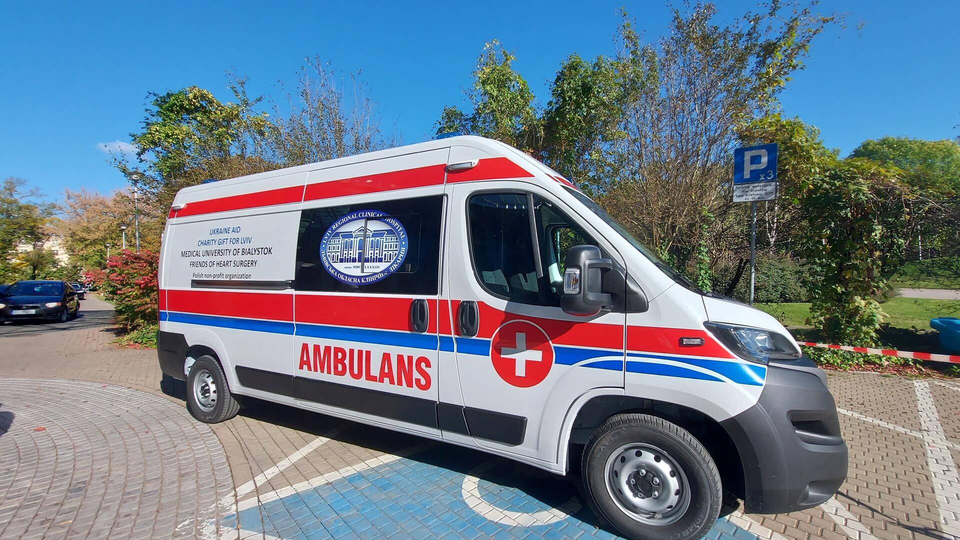 Społeczność UMB kupiła i przekazała karetkę kardiochirurgom ze Lwowa