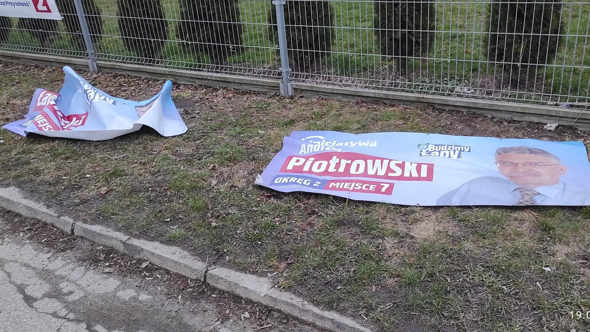 Nawet 5 tys. złotych grzywny może zapłacić mężczyzna, który miał zniszczyć banery kandydatów w wyborach samorządowych