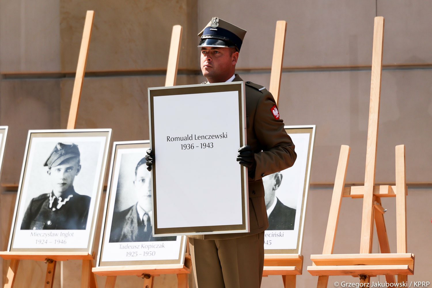 Uroczysty pogrzeb 7-letniego Romka Lenczewskiego