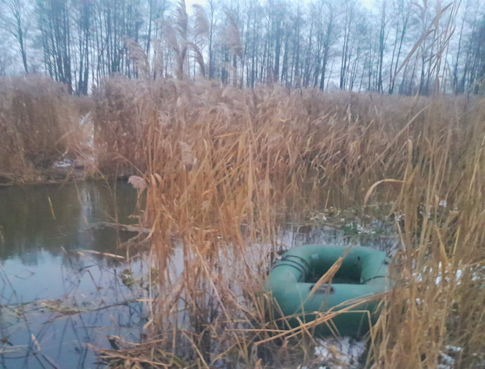 Wpław i na pontonie. W poniedziałek 66 osób próbowało dostać się nielegalnie z Białorusi do Polski
