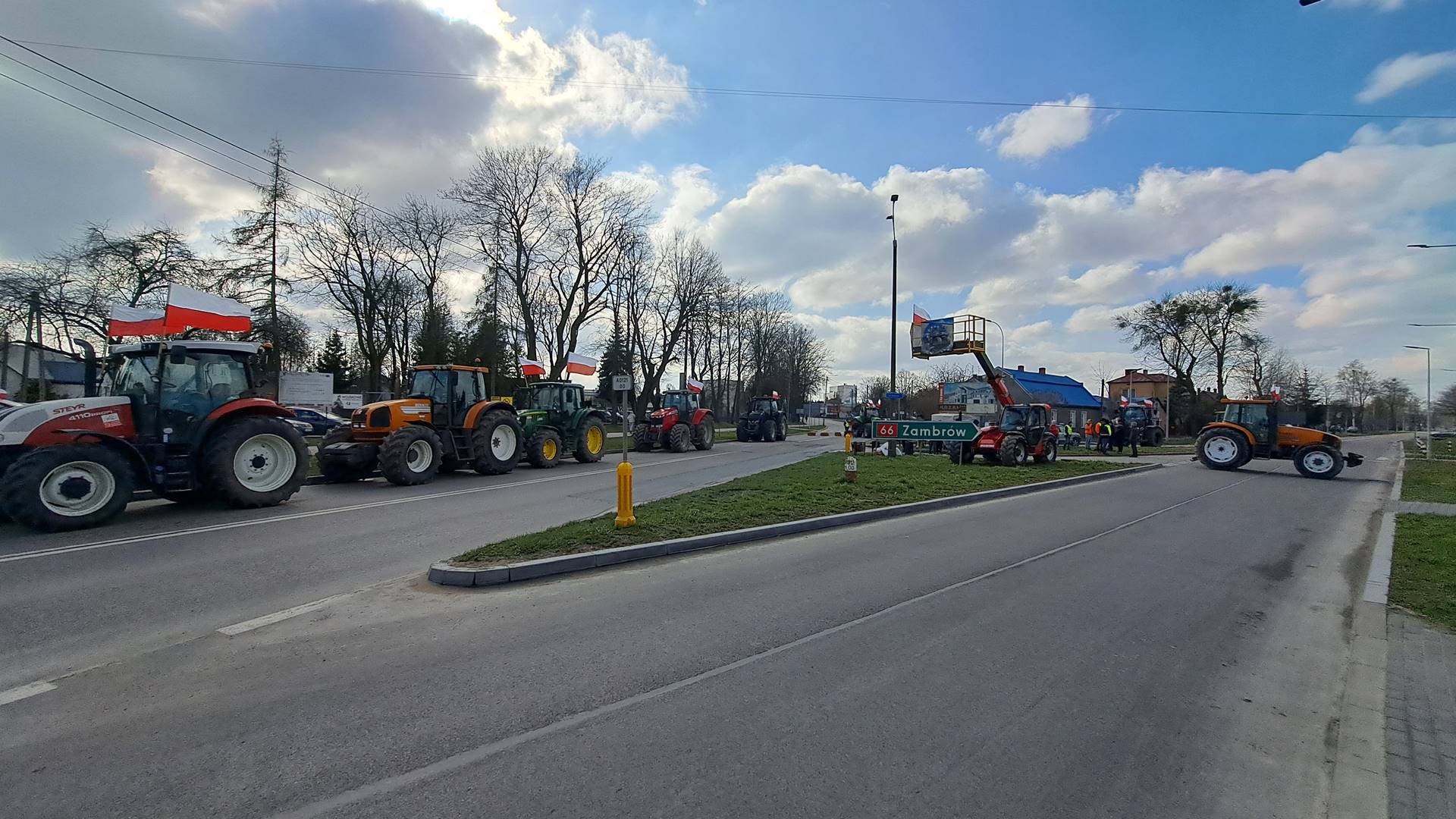 Rolnicy rozpoczęli kolejne protesty - blokują przejazd na dwóch skrzyżowaniach w Bielsku Podlaskim