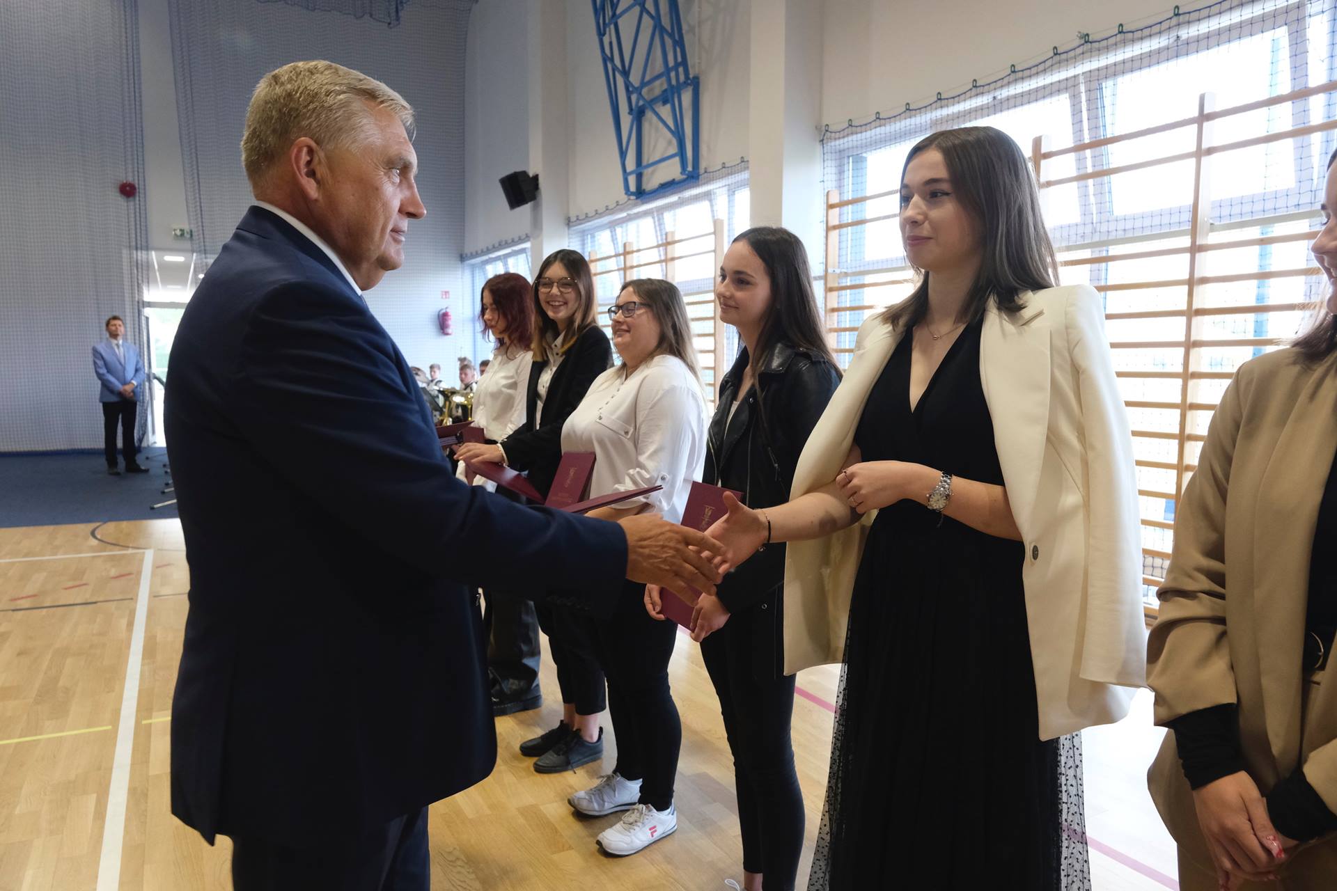 271 uczniów i absolwentów białostockich szkół otrzymało jednorazowe stypendia miejskie