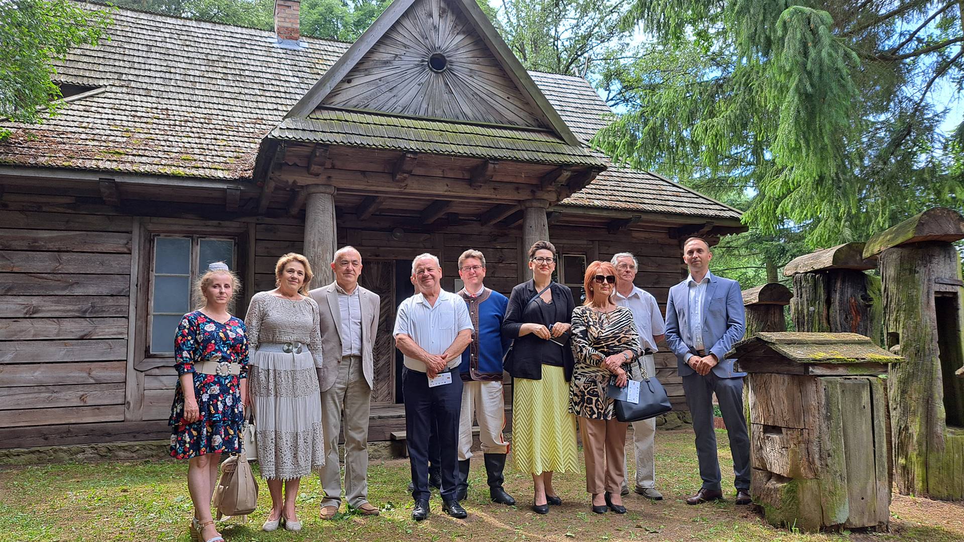 Małżeństwo z Drozdowa przekazało dary Skansenowi Kurpiowskiemu