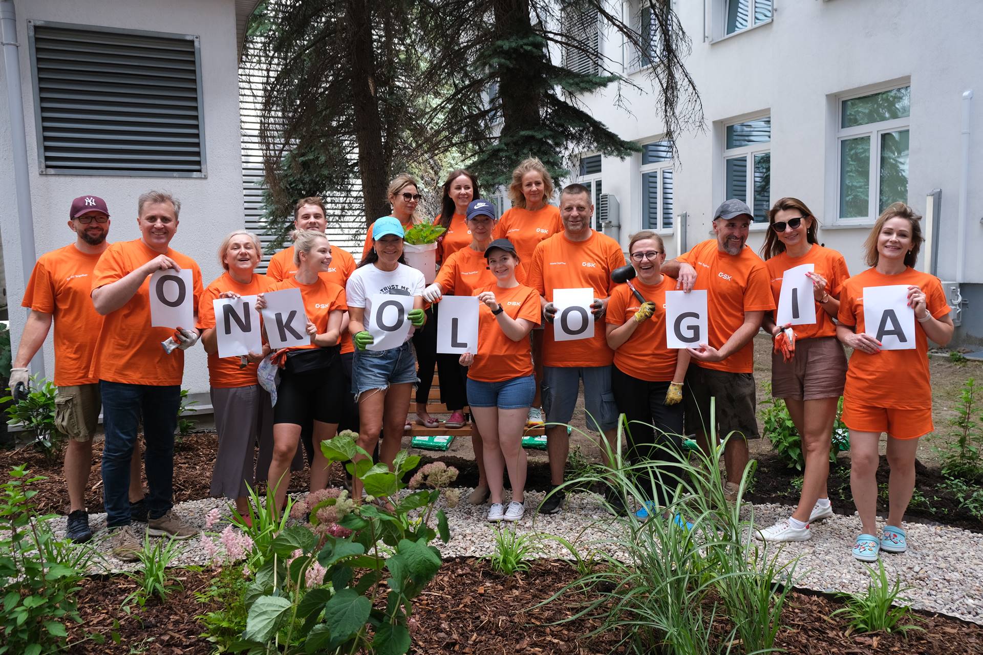 Przy Uniwersyteckim Centrum Onkologii w Białymstoku wolontariusze zbudowali patio