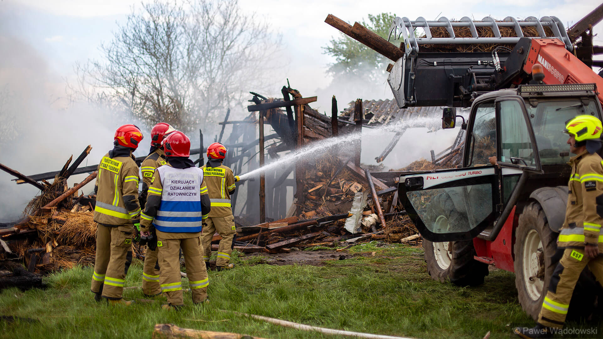 Pożar w miejscowości Jankowo - Młodzianowo w gminie Nowogród [zdjęcia, wideo]