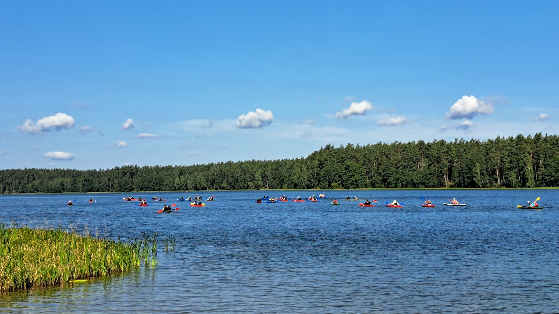 200 kajaków spłynęło Kanałem Augustowskim z okazji 200-lecia jego powstania