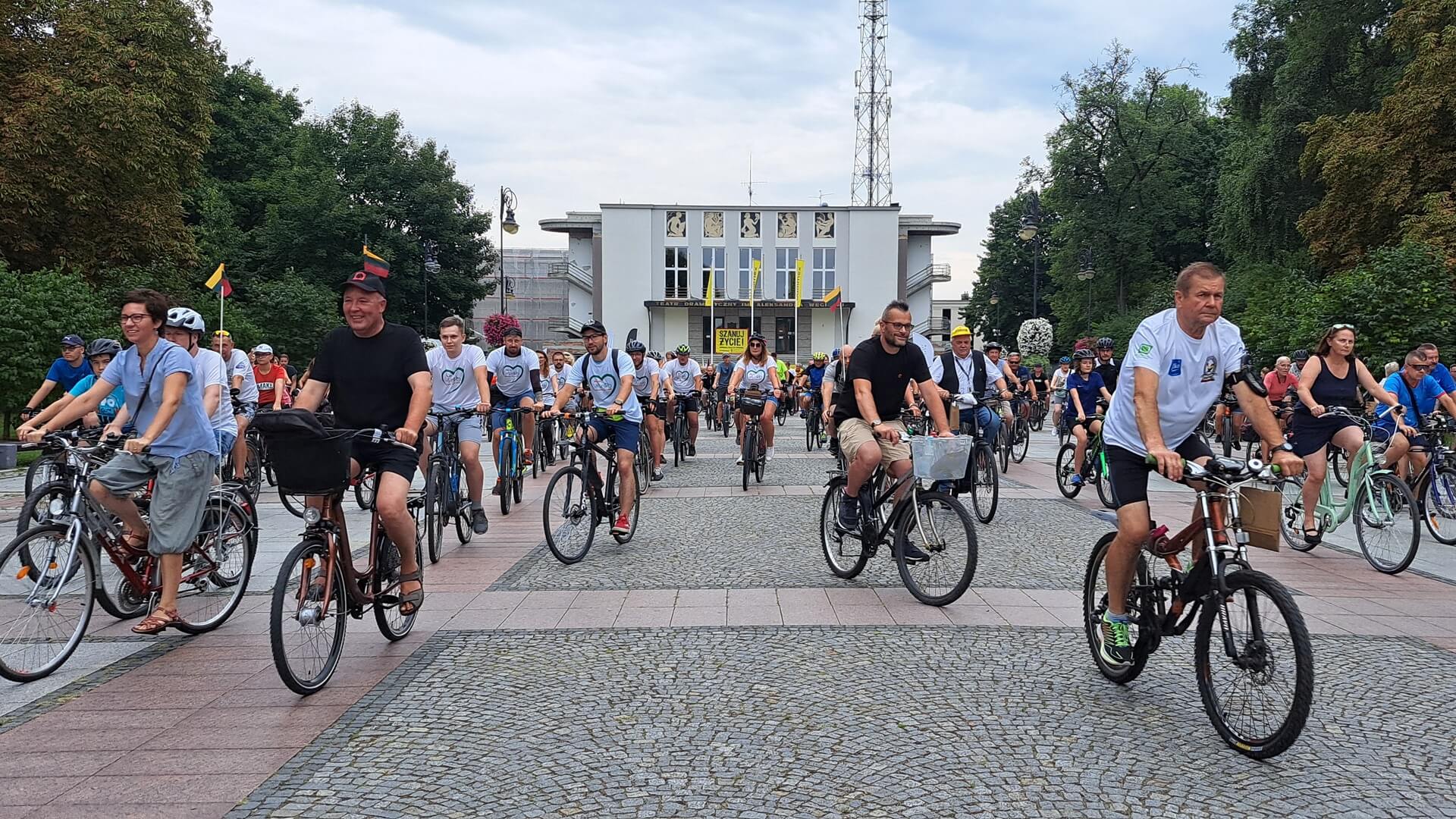 Blisko 200 osób uczciło ofiary sowieckich represji - ulicami Białegostoku przejechał Peleton Pamięci