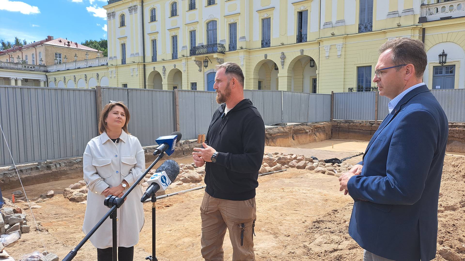 Kilka tysięcy zabytków odkrytych podczas badań archeologicznych przy Pałacu Branickich