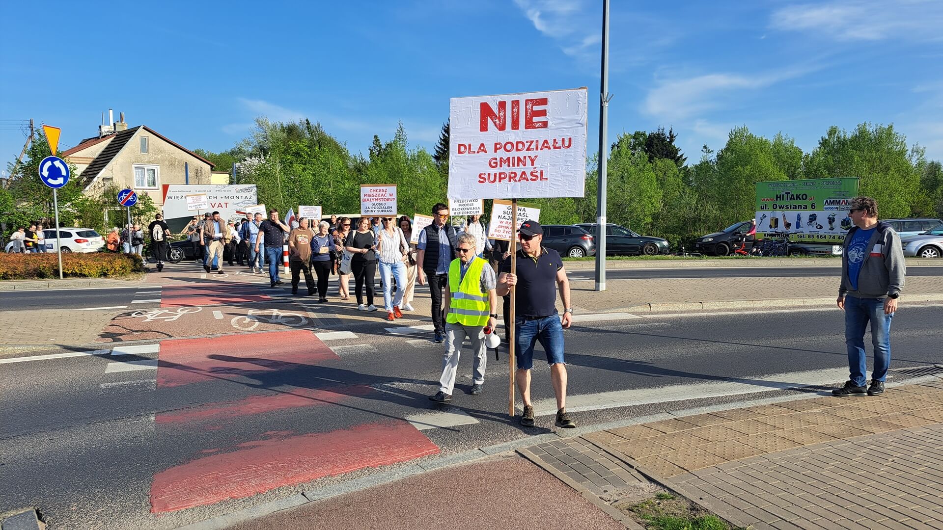 Przeciwnicy podziału gminy Supraśl protestowali - zwolennicy zorganizowali konferencję prasową