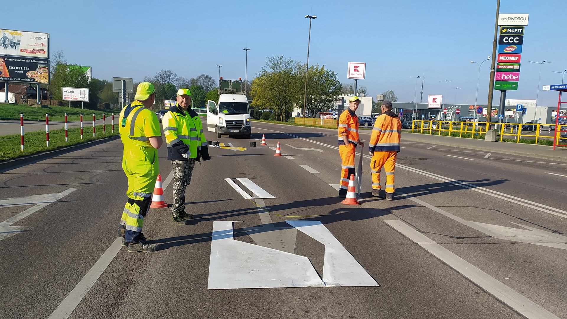 Białystok: Drogowcy zamknęli ulice Boh. Monte Cassino i Łomżyńską. Mapa objazdów, zmiany tras autobusów [zdjęcia]
