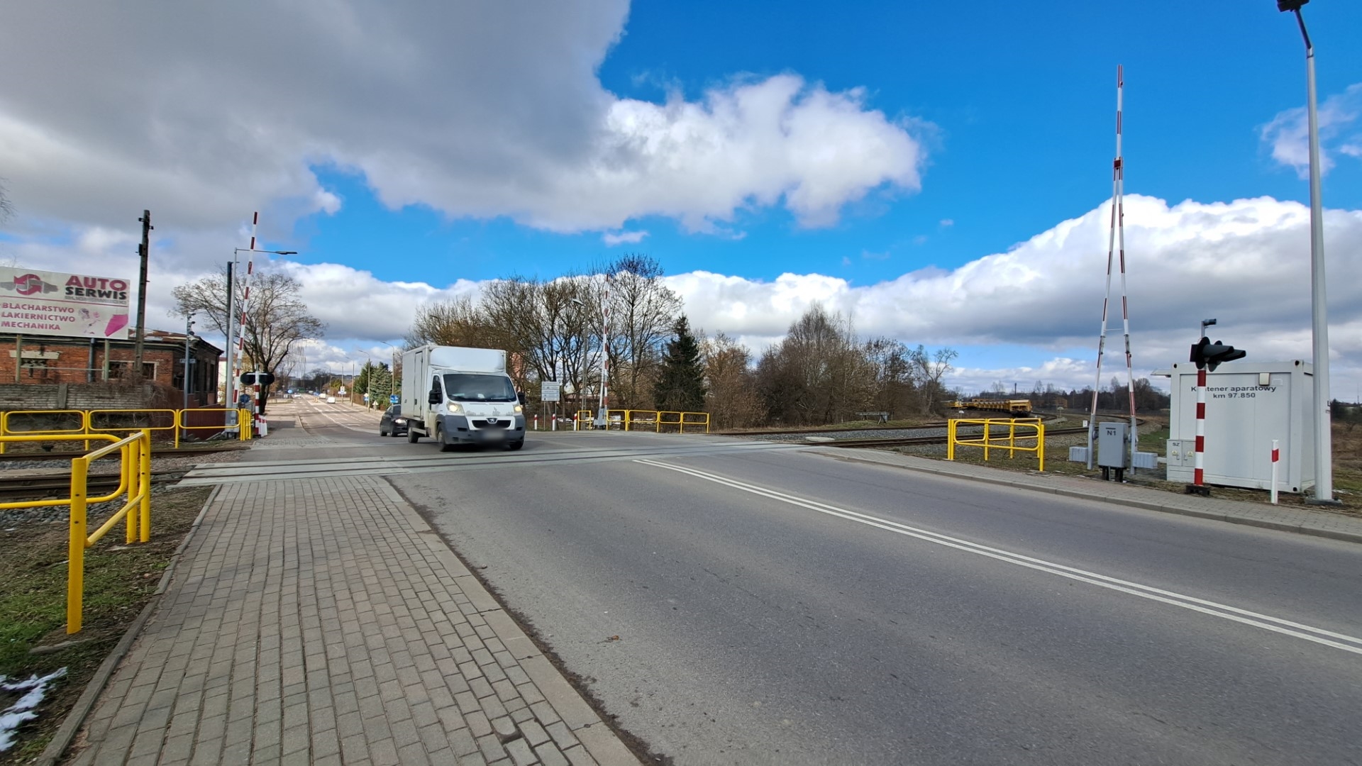 Pracownicy PKP i policjanci apelują o bezpieczeństwo na przejazdach kolejowych
