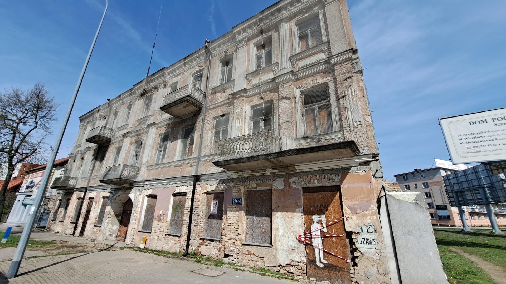 Niedzielny pożar kamienicy w Białymstoku - prokuratura sprawdza, czy nie doszło do celowego zniszczenia zabytku