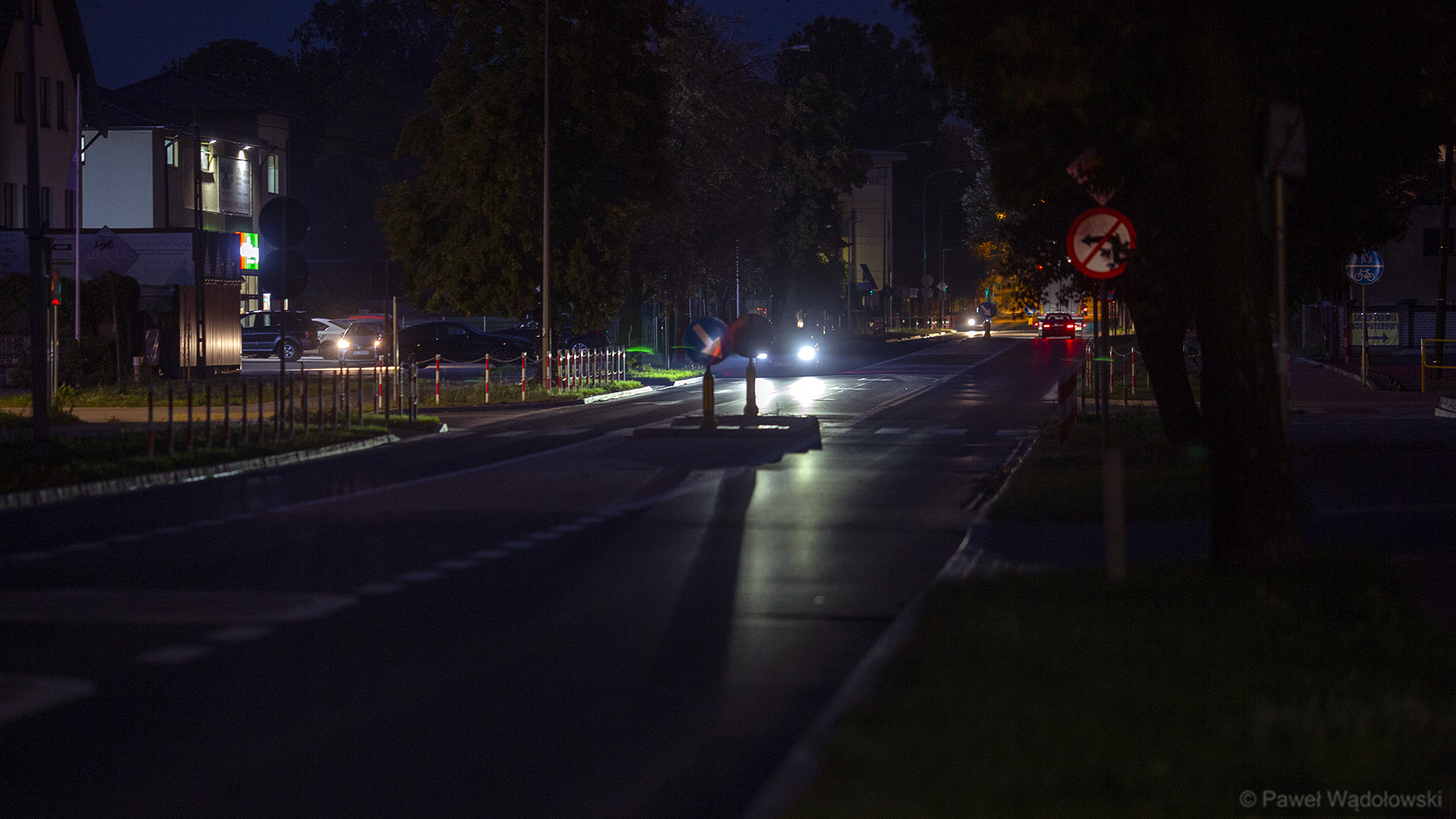 Niektórzy mieszkańcy Łomży narzekają na zbyt późno włączane miejskie latarnie