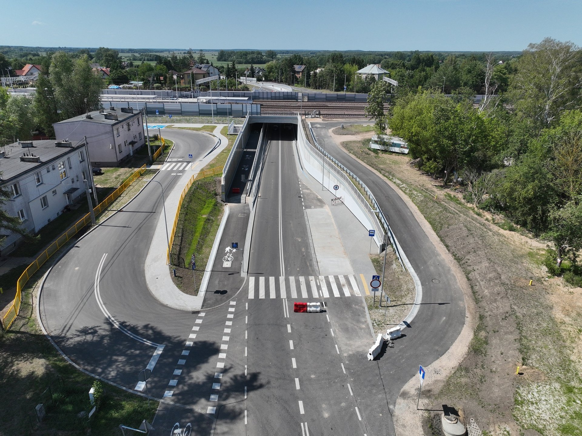 Jest bezpiecznie i wygodnie. Tunel w Baciutach zastąpił dawny przejazd kolejowo-drogowy