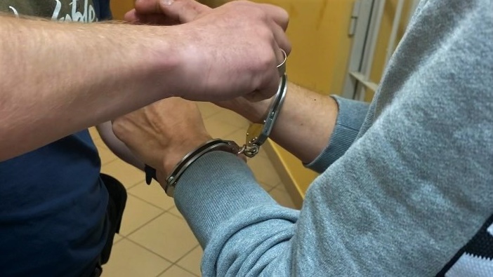 Kolneńscy policjanci zatrzymali pięciu mężczyzn, którzy mieli zajmować się handlem narkotykami