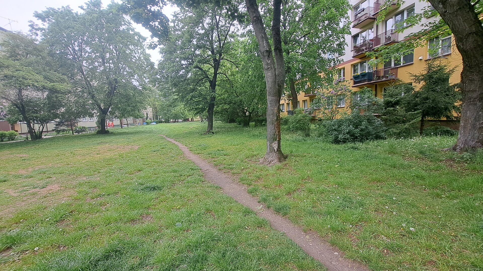 Mieszkańcy ul. Bema sprzeciwiają się budowie parkingu przy ich balkonach