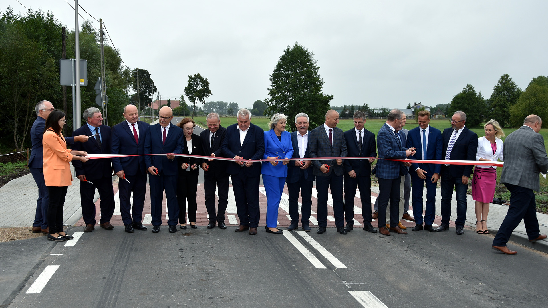 Mieszkańcy i turyści mogą już jeździć do Biebrzańskiego Parku Narodowego wyremontowaną drogą