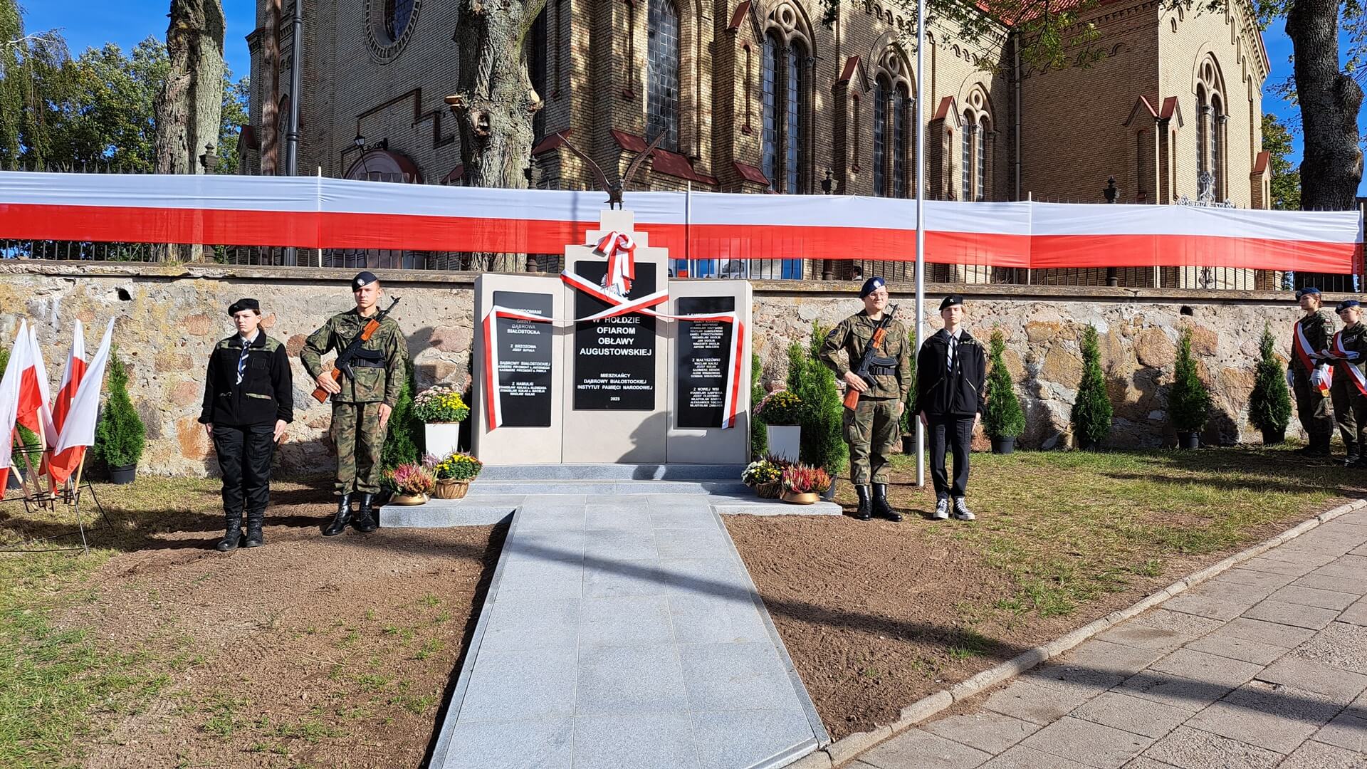 Dąbrowa Białostocka - odsłonięto pomnik pamięci ofiar Obławy Augustowskiej