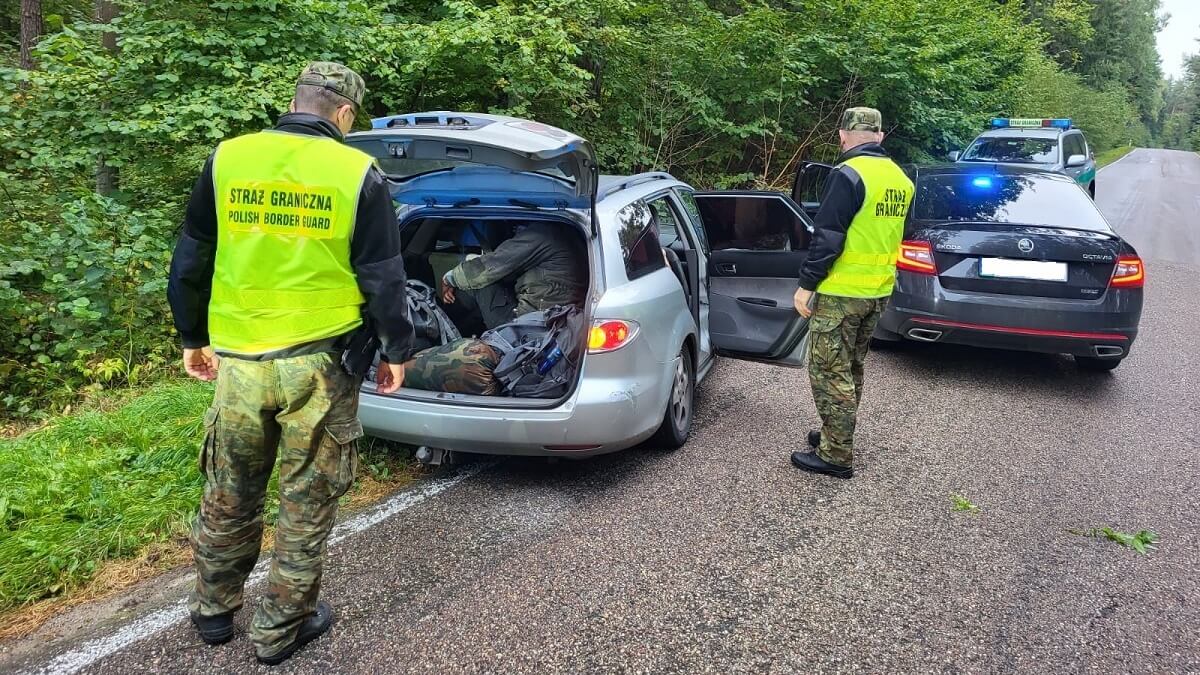 Dwóch tzw. kurierów zatrzymanych po pościgu przy granicy z Litwą