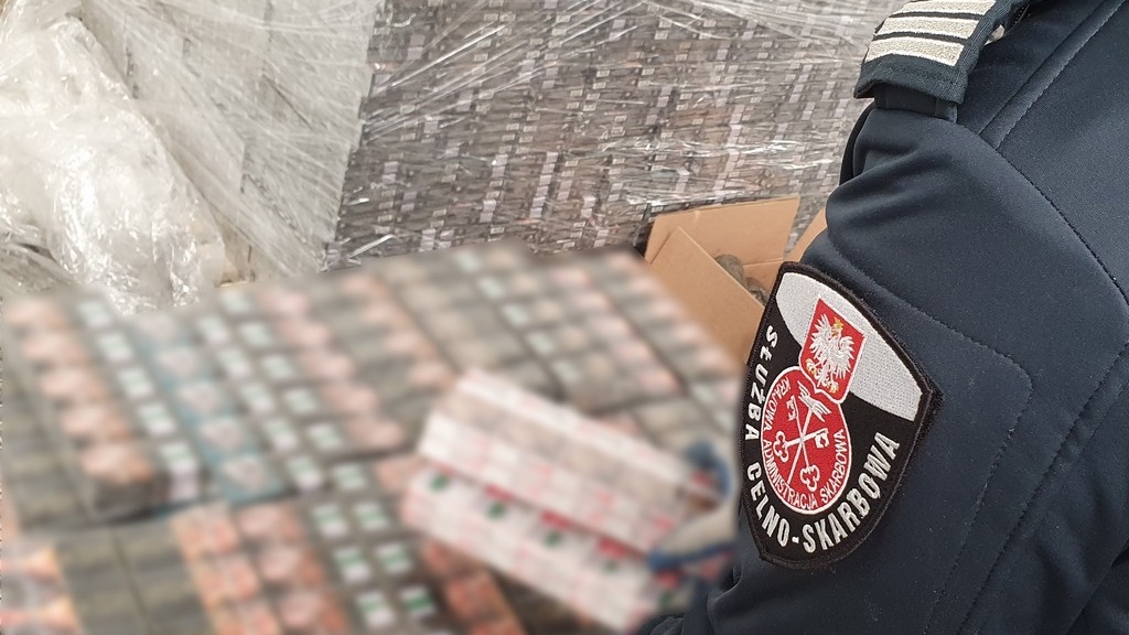 43 tys. paczek papierosów w ciężarówce zamiast ładunku brykietu