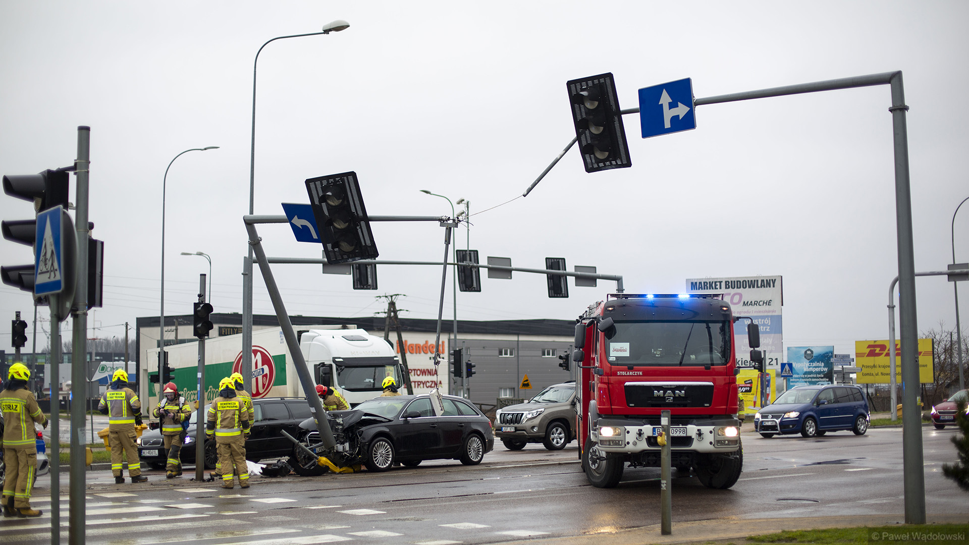 Po wypadku uszkodzona jest sygnalizacja świetlna na jednym z ważniejszych skrzyżowań w Łomży
