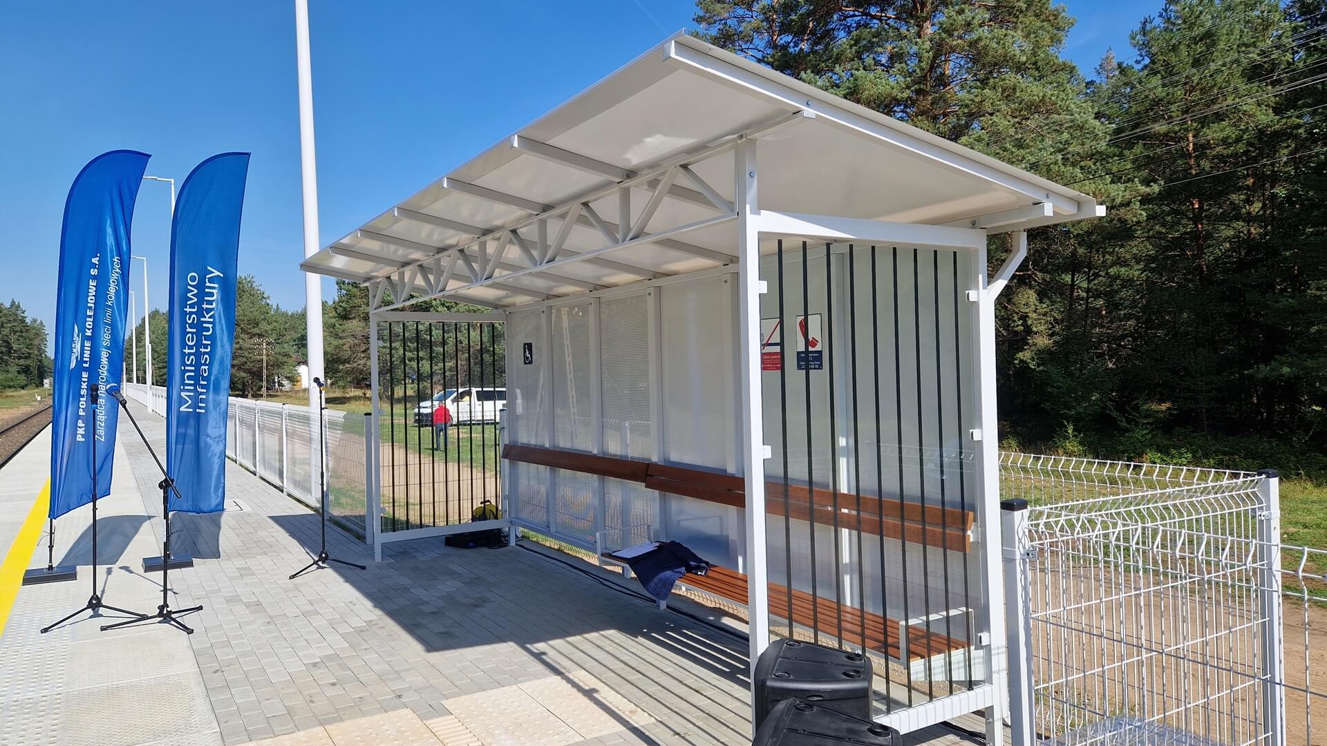 W Płocicznie koło Suwałk mieszkańcy i turyści mogą już korzystać z nowego peronu