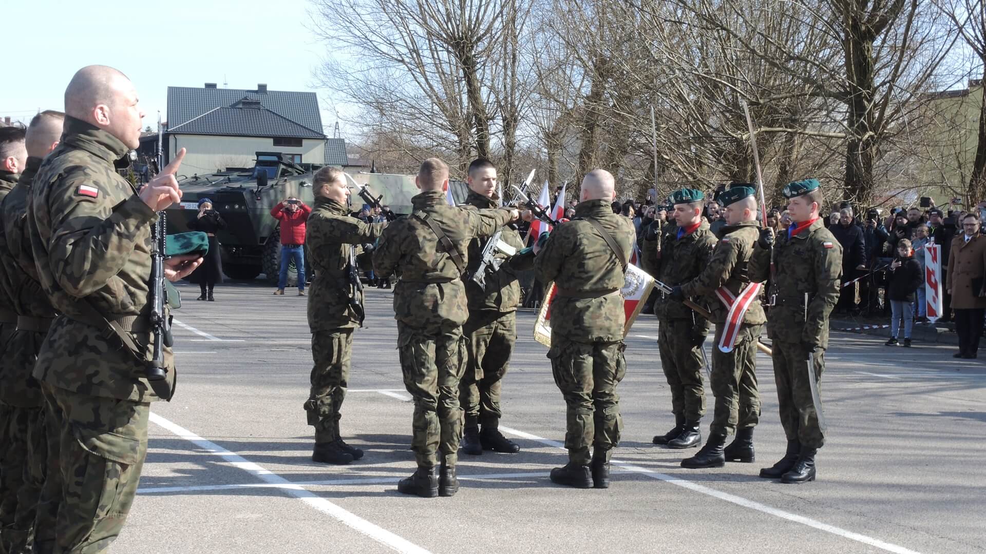 Prawie 100 żołnierzy ochotników złożyło przysięgę wojskową [zdjęcia]
