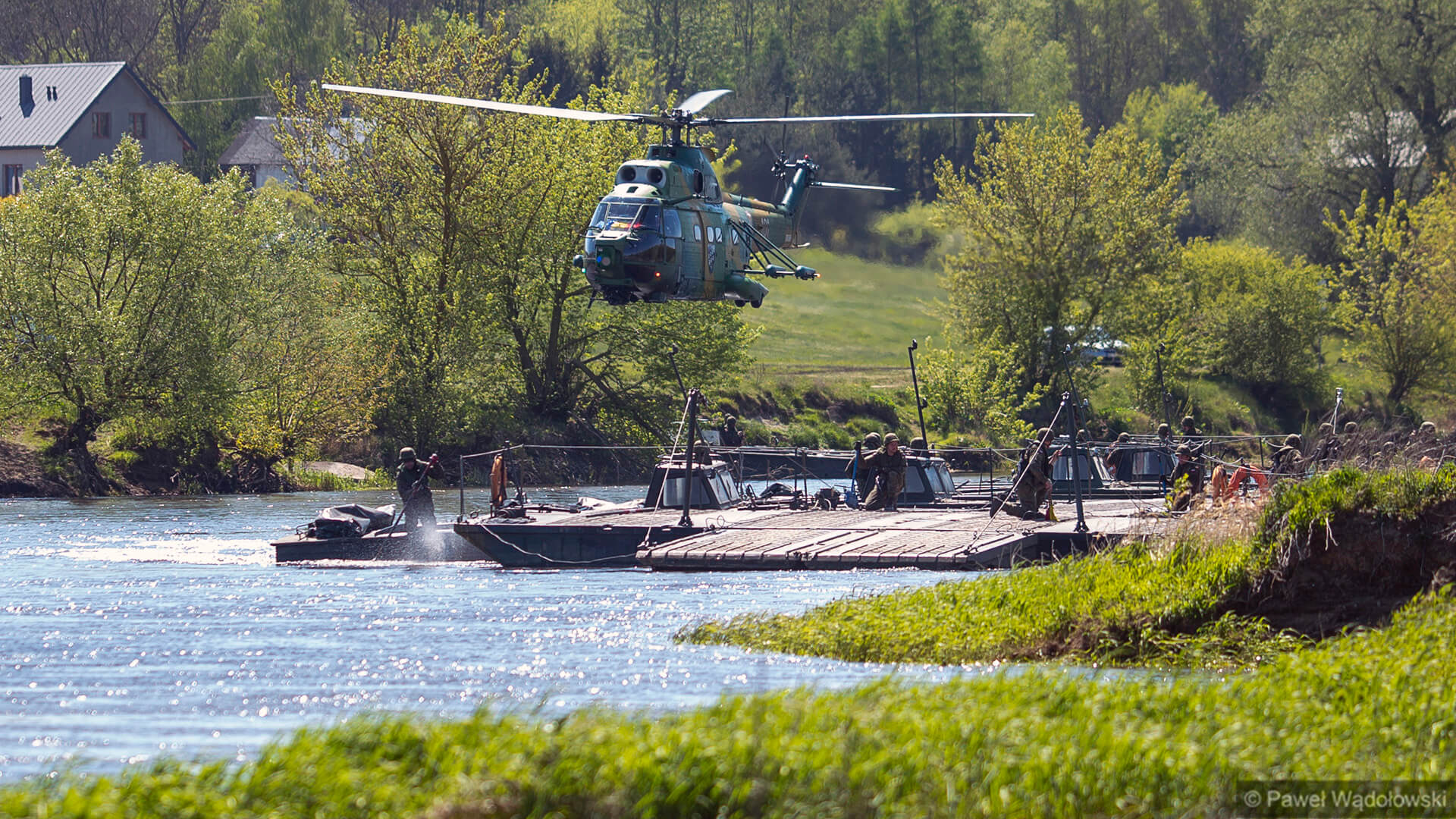 Żołnierze z Polski i Rumunii ćwiczyli przeprawę przez Narew [zdjęcia, wideo]