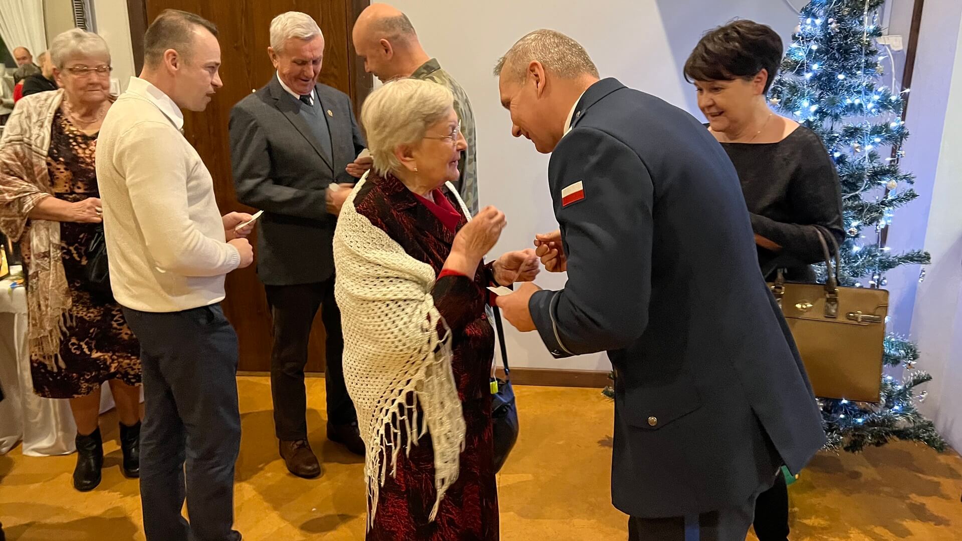 Sybiracy, żołnierze AK, ich rodziny i zaproszeni goście wzięli udział w Wigilii Kresowej w Sejnach