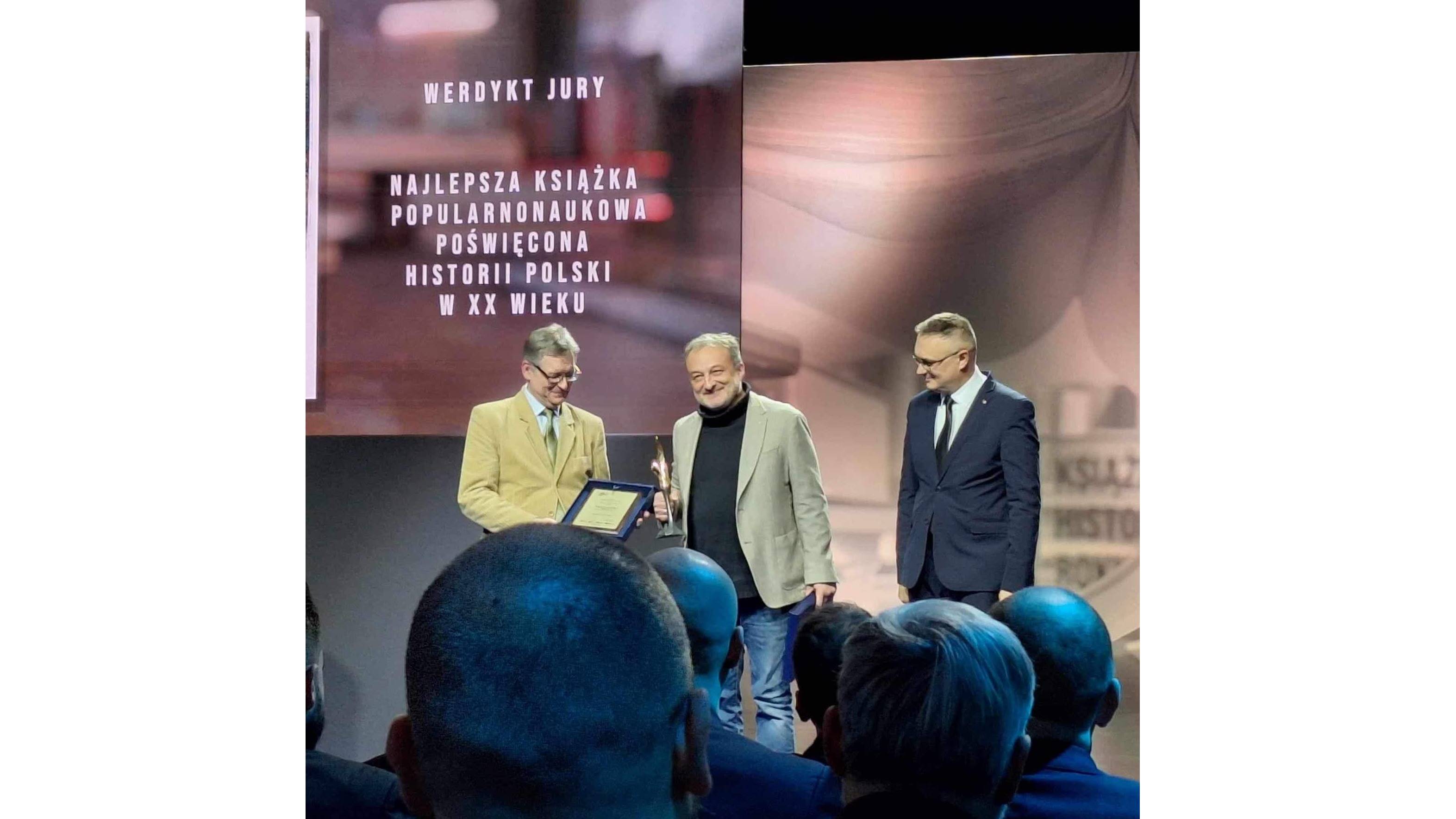 Prof. Piotr Nowak z UwB został nagrodzony podczas 14. Konkursu „Książka Historyczna Roku”