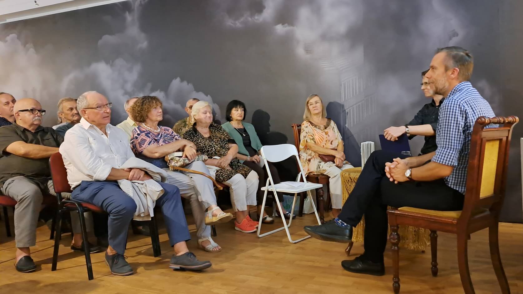 Wiesław Wróbel zaprezentował swą książkę o przeszłości dzielnicy Piaski.