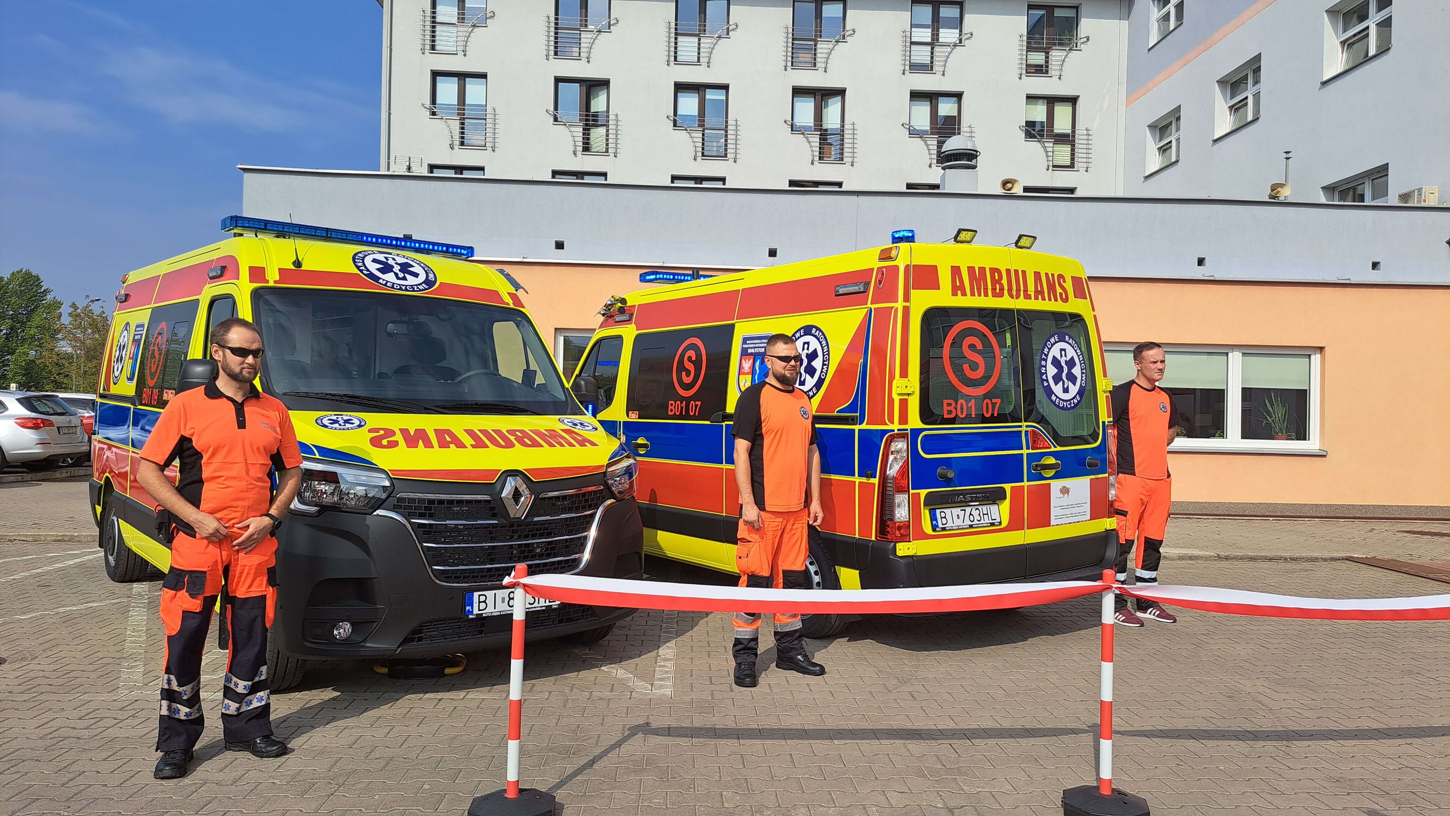 Stacja Pogotowia Ratunkowego w Białymstoku ma dwie nowe karetki