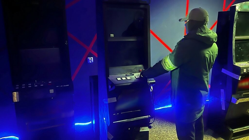 Funkcjonariusze KAS zlikwidowali salon gier w Łomży