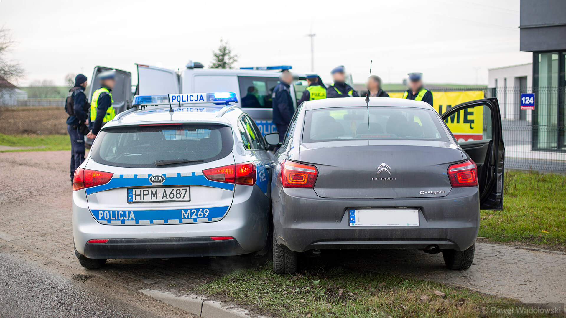 Policjanci po pościgu zatrzymali kierowcę w Łomży, który doprowadził do zderzenia z innym autem [zdjęcia, wideo]