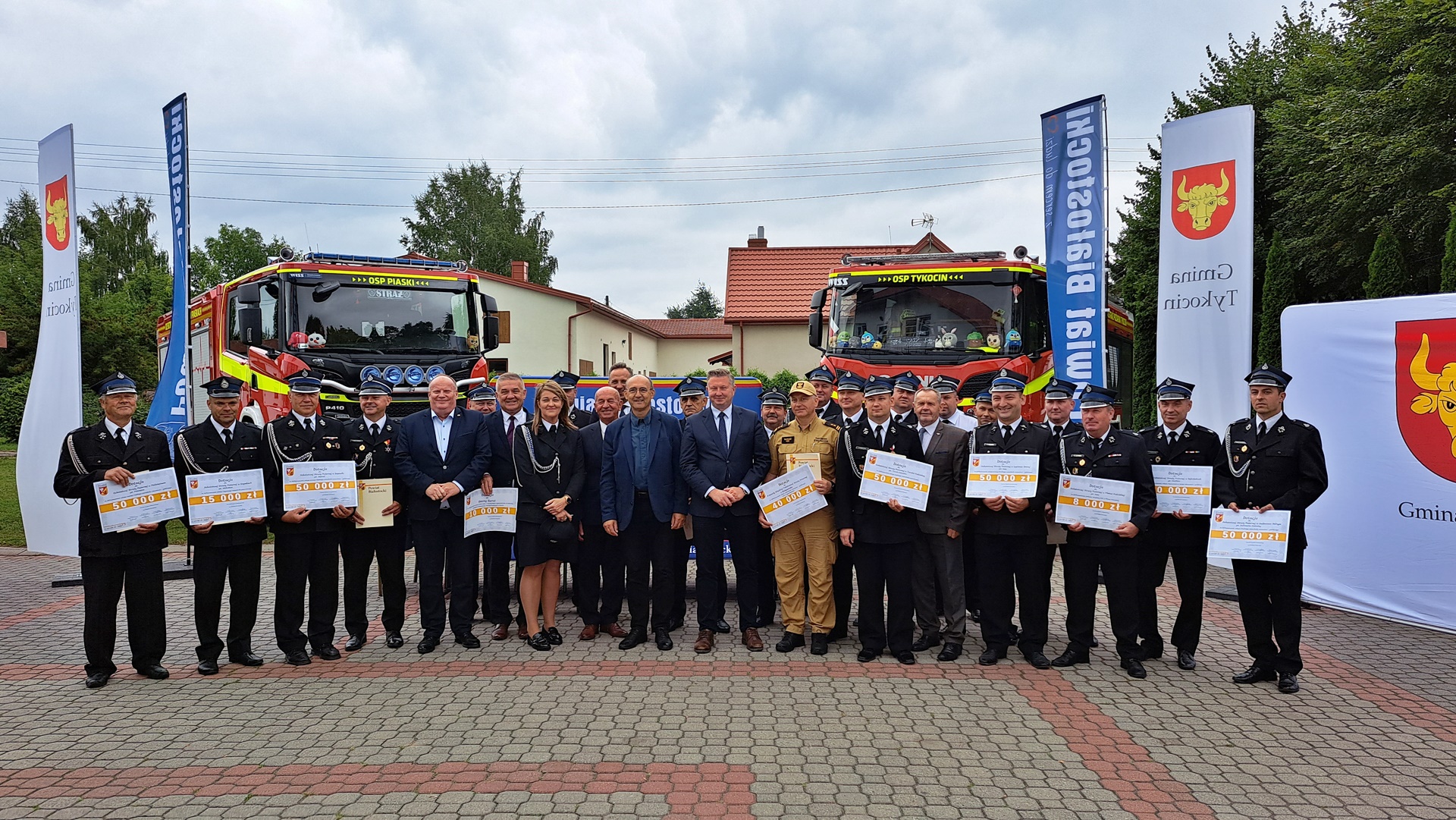 Starostwo Powiatowe w Białymstoku przekazało ponad 400 tys. zł strażakom ochotnikom