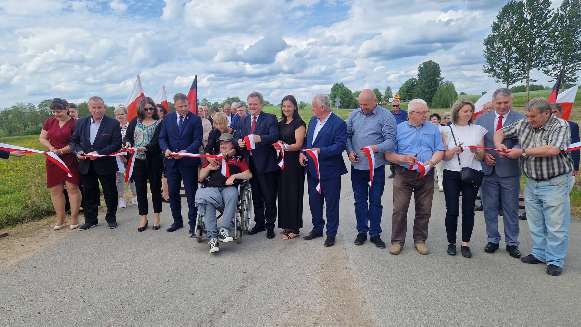W gminie Filipów oficjalnie oddano do użytku prawie czterokilometrowy odcinek drogi